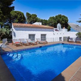 Torre Sant Genís, hotel u gradu 'Llança'