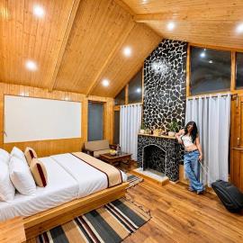 The Mountain Raga: Gushaini şehrinde bir otel