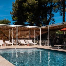 Logis Hôtel de Port d'Alon - St Cyr sur Mer: Saint-Cyr-sur-Mer şehrinde bir otel