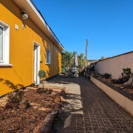 Tiny Home for rent - south facing - close to beach, hotel in Rosslare Harbour