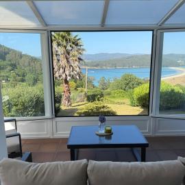 House with ocean views in Pantín - La Siesta House, hotel in Valdoviño