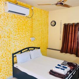 Home Stay - AC Room, hotel sa Solapur