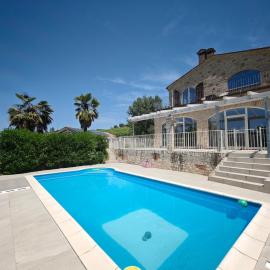 Tenuta Marino - Villa con Piscina Privata tra i Vigneti delle Marche