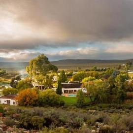 Karoo 1 Hotel Village، فندق في De Doorns