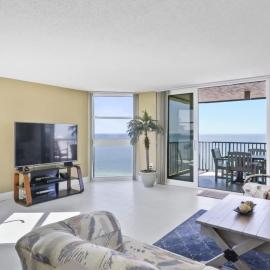 Two Bedroom Corner Condo with Panoramic Gulf Views, hotel in Clearwater Beach