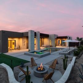 Windsong Modern compound w pool spa, hotel in Yucca Valley