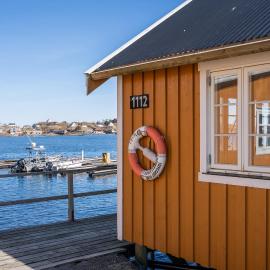 Åsebua - Renovated rorbu with seaview, hotelli kohteessa Sørvågen