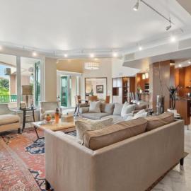 Penthouse Condo with Skyline and Water Views, hotelli kohteessa Boca Raton