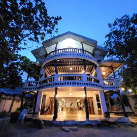 Feelgood dive resort, hotel i Basbas