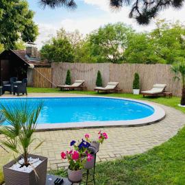 Pool House, hotel in Subotica