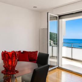 SkyMare - Beachfront Sea View Apartment, hotel in Porto San Giorgio