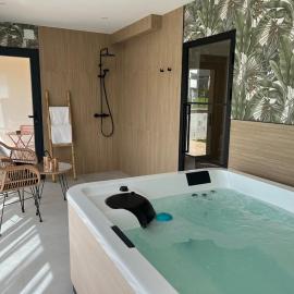 Appartement Nympha - Jacuzzi Privatif - Luxe & Intimité – hotel w mieście Guingamp