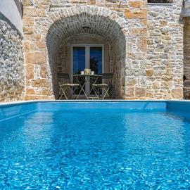 Countryside Holiday House Mir with private pool, Hotel in Mrgani
