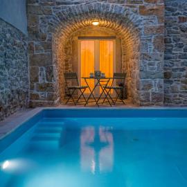 Countryside Holiday House Mir with private pool, hotel a Mrgani