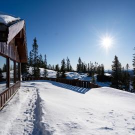 Spacious cabin in Hafjell with sauna, ski-inn-ski-out, hotell i Øyer