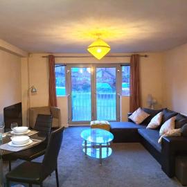 Coventry 2-BDR Near City Centre with Free Parking