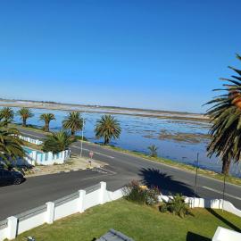 EBB Tide Guesthouse, хотел в Велдриф