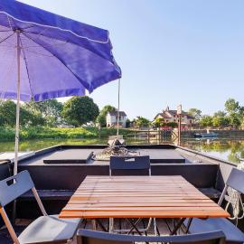 Bateau la Laïta sur la rivière, hotel a Cheffes-sur-Sarthe