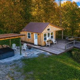 Cabin Getaway - Hot Tub, Scenic Views, Hiking, hotel a Deansboro