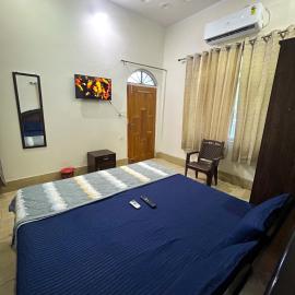 ROOMS Near Airport Gaharwar Homes, hotel em Dehradun Airport