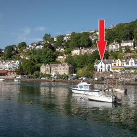 Large House in Looe, Near Beach and Bars with Great Views, Free Parking and Free Access to a Nearby Indoor Swimming Pool, hotel in Looe