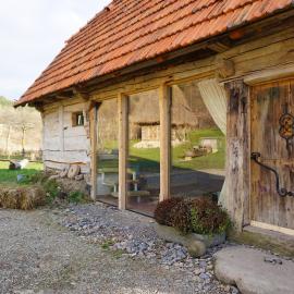 Old wooden barn, Cătunu' lui Victor, hotell i Groşi