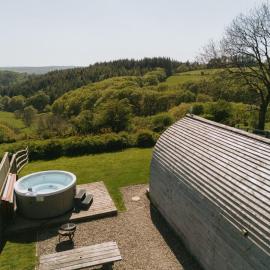 Rivendell Farm Glamping, hotel in Carmarthen