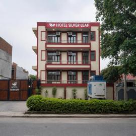 Hotel Silver Leaf, Noida, хотел в Ноида