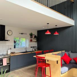 Luxury Barn Conversion with King Bed near Westport โรงแรมในเวสต์พอร์ต