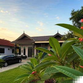 Homestay Ummi Bukit Payong - Rumah Ateh, hotelli kohteessa Bukit Payong