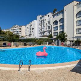 Résidence avec Piscine face au port 200m plage, hotel a La Rochelle