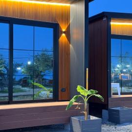 Paradise Beachfront Chalet Rooms Borsh, Hotel in Borsh