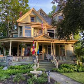 Bentley House Bed and Breakfast, hotel a Poultney