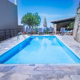 Villa Ventus, 40sqm private pool & hot tub!