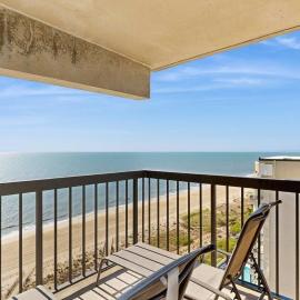 Ocean City में, होटल Stunning oceanfront condo with private balcony beach access pools & game rooms