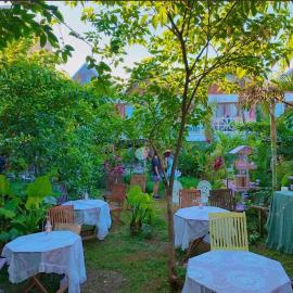 猫とピアノと星空のリゾートブティックコテージ -Starry Forest Cottage Okinawa-, hotel en Onna