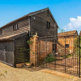 Barn Conversion Sleeps 2 with Parking