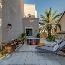 Luxury 5BR Villa with Jacuzzi, Garden & Dining