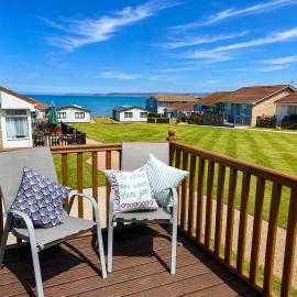 Beach Cottage 6 - Bright & Modern By the Sea, hotel in Westward Ho
