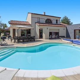 La Bocana - Spacieuse, piscine et Familiale, hotel in Cugand