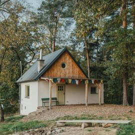Retreat na kopci, hotel in Srby