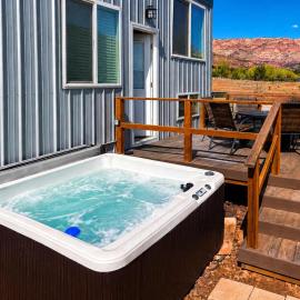 Hot Tub Under Desert Sky, Zion Tiny Home Getaway