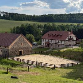 Agroturystyka Folwark Natura, hotel in Wleń