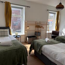 Snug House -- Lydgate Lane 4 bed house, sleeps 9, hotel em Walkly