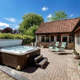 Finest Retreats - The Old Piggery at Rusty Lane Farm, hotelli kohteessa Seend