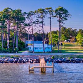 Coastal escape with bay views fishing Washer & dryer and Wifi, Hotel in Eastpoint