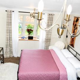 A Room in 4 Bedrooms Home at 34 Forge, hotel in Tettenhall