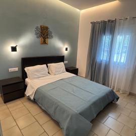 Studios Lainis – hotel w mieście Torone