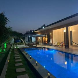 Ker Ar Mor - Villa 3 chambres avec piscine privée à Nguerigne, hotell i Sintiân