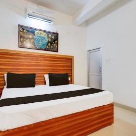 Hotel O Royal, hotel em Rewāri